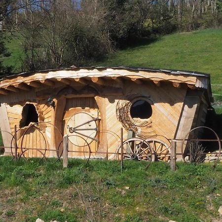 Village.Insolite Montagny-sur-Grosne Екстер'єр фото