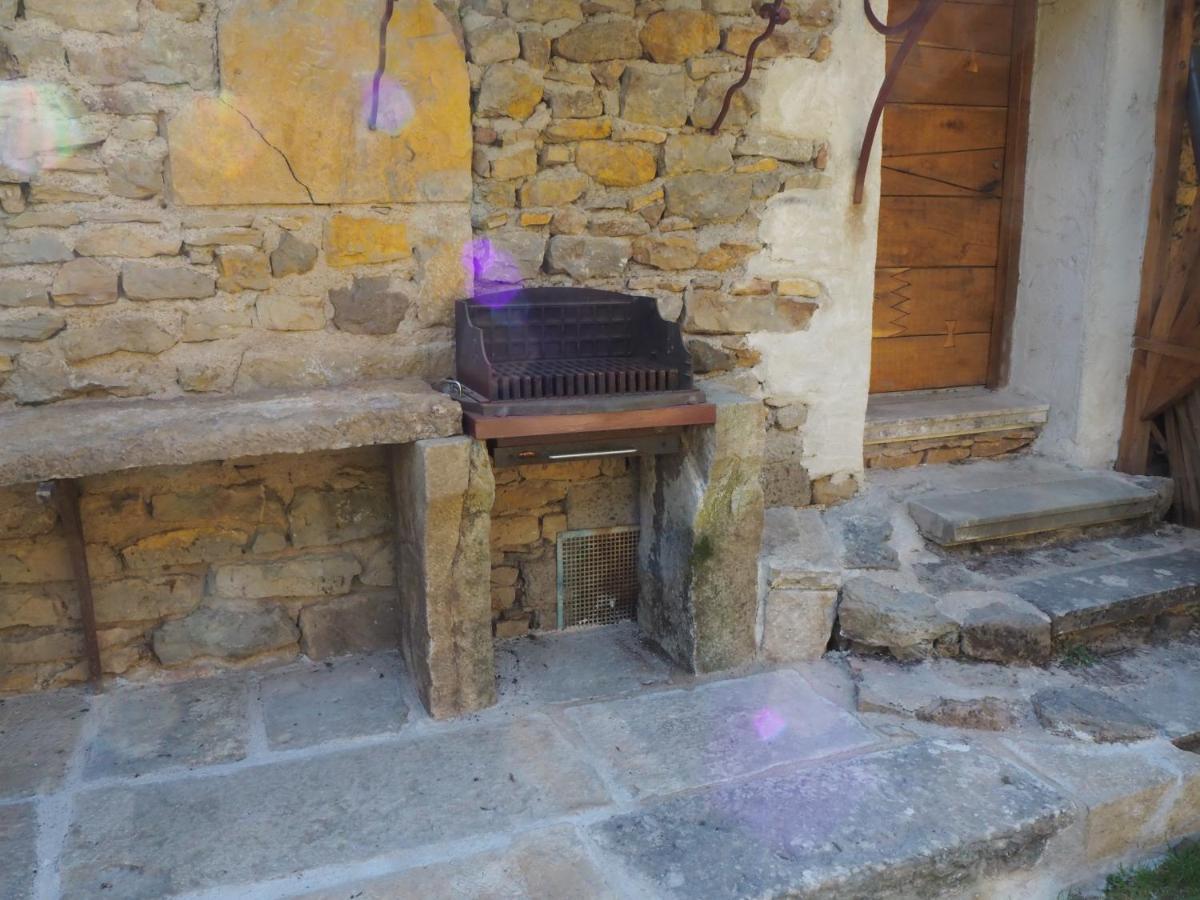 Village.Insolite Montagny-sur-Grosne Екстер'єр фото