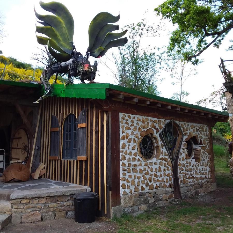 Village.Insolite Montagny-sur-Grosne Екстер'єр фото