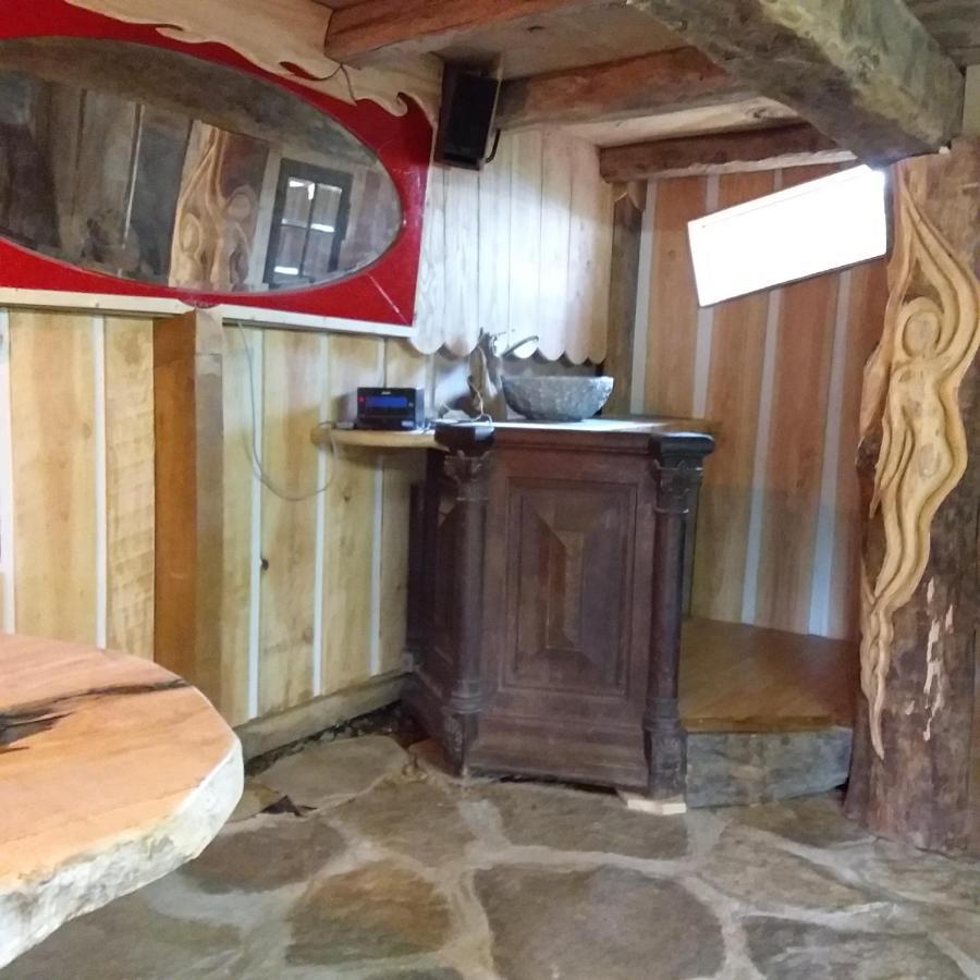 Village.Insolite Montagny-sur-Grosne Екстер'єр фото