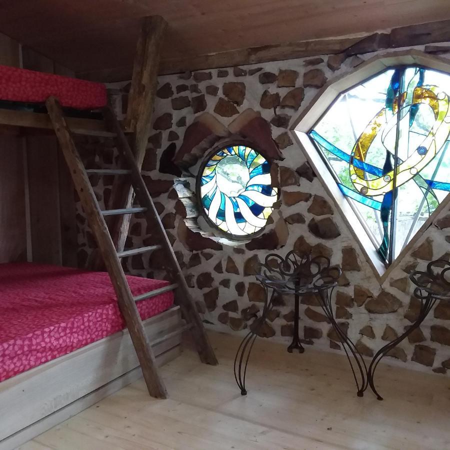 Village.Insolite Montagny-sur-Grosne Екстер'єр фото