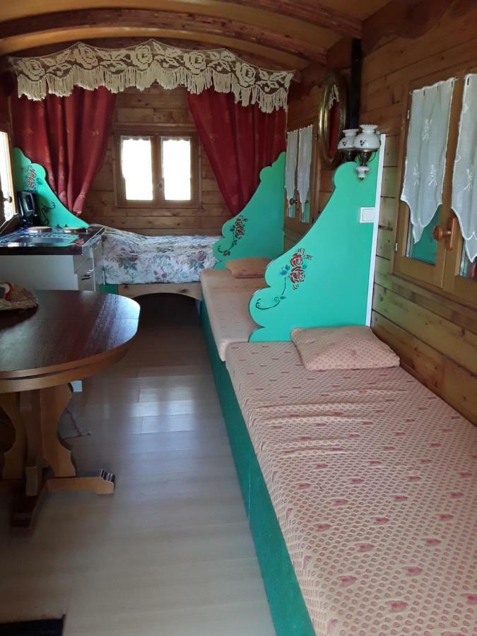 Village.Insolite Montagny-sur-Grosne Екстер'єр фото