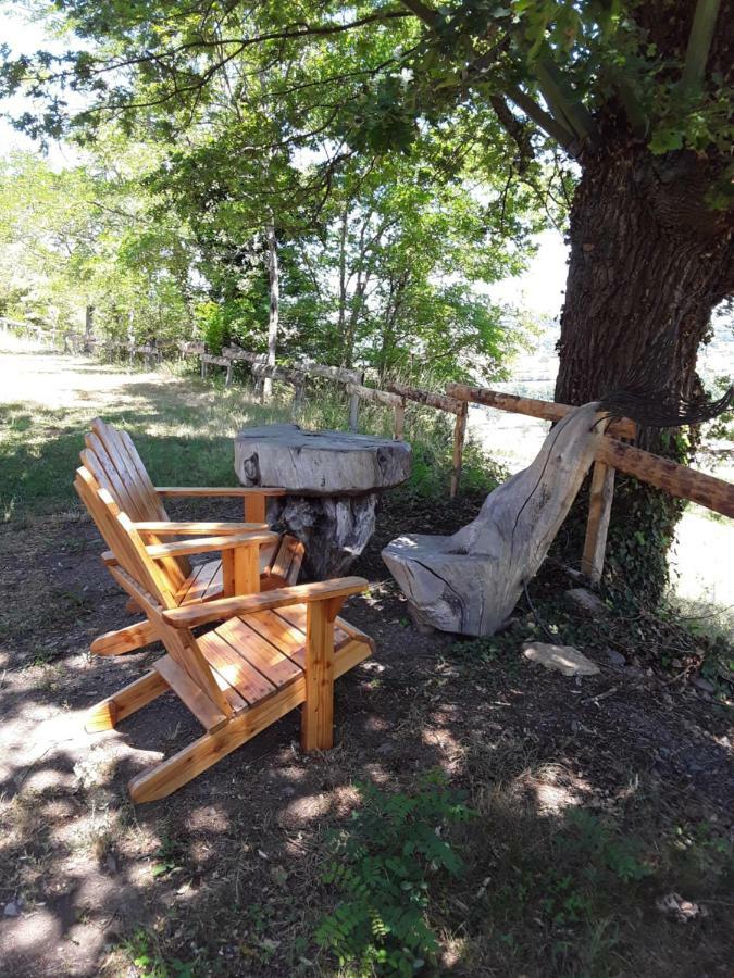 Village.Insolite Montagny-sur-Grosne Екстер'єр фото